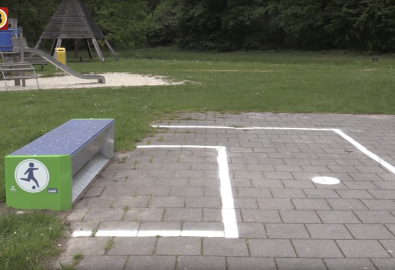 Scoren Met Afval Kleiner