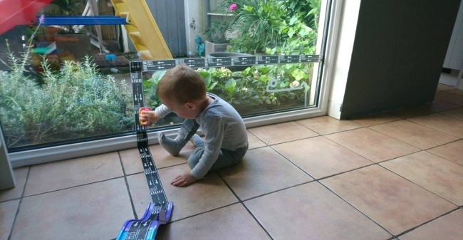 Kind Tape Raam Autootje