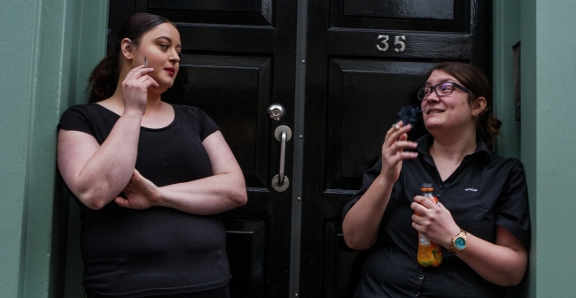 Meedenker Rokende Collegas Bijgesneden