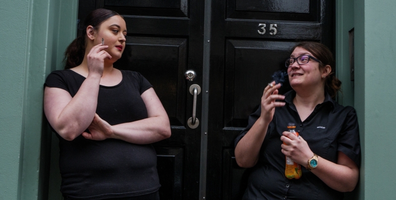 Meedenker Rokende Collegas Bijgesneden