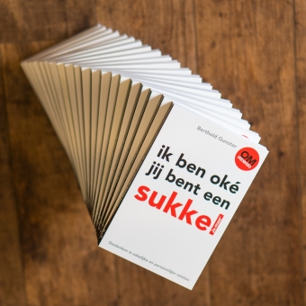 Ik ben oké, jij bent een sukkel