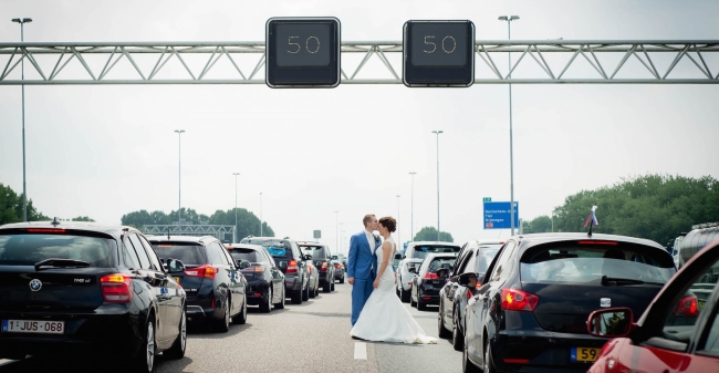 Bruidspaar In De File Klein