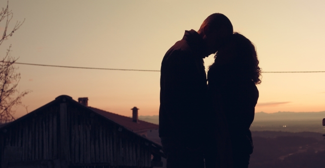 Meedenker Tussen Twee Liefdes Kleiner