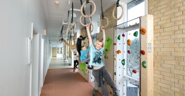 Slingerend Door De Gangen 1