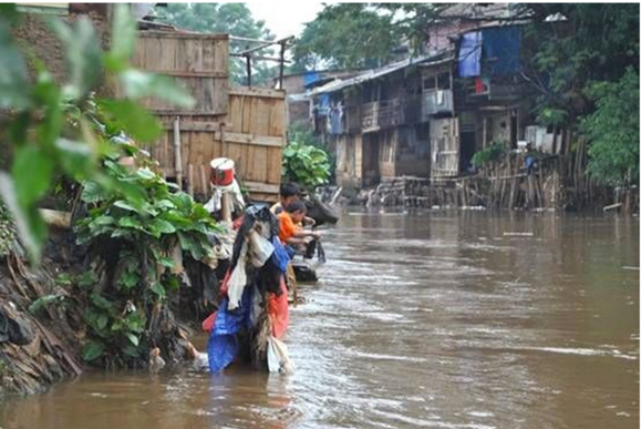 overstromingen, sloppenwijk, Jakarta, hulp
