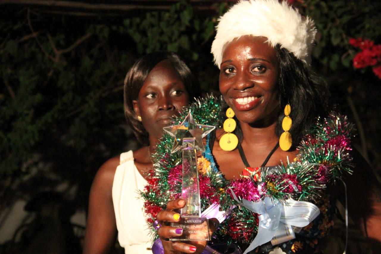 Mary-showing-her-trophy