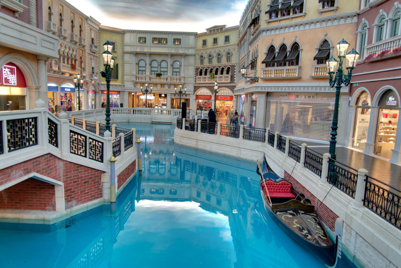 Een winkelcentrum in een casino.