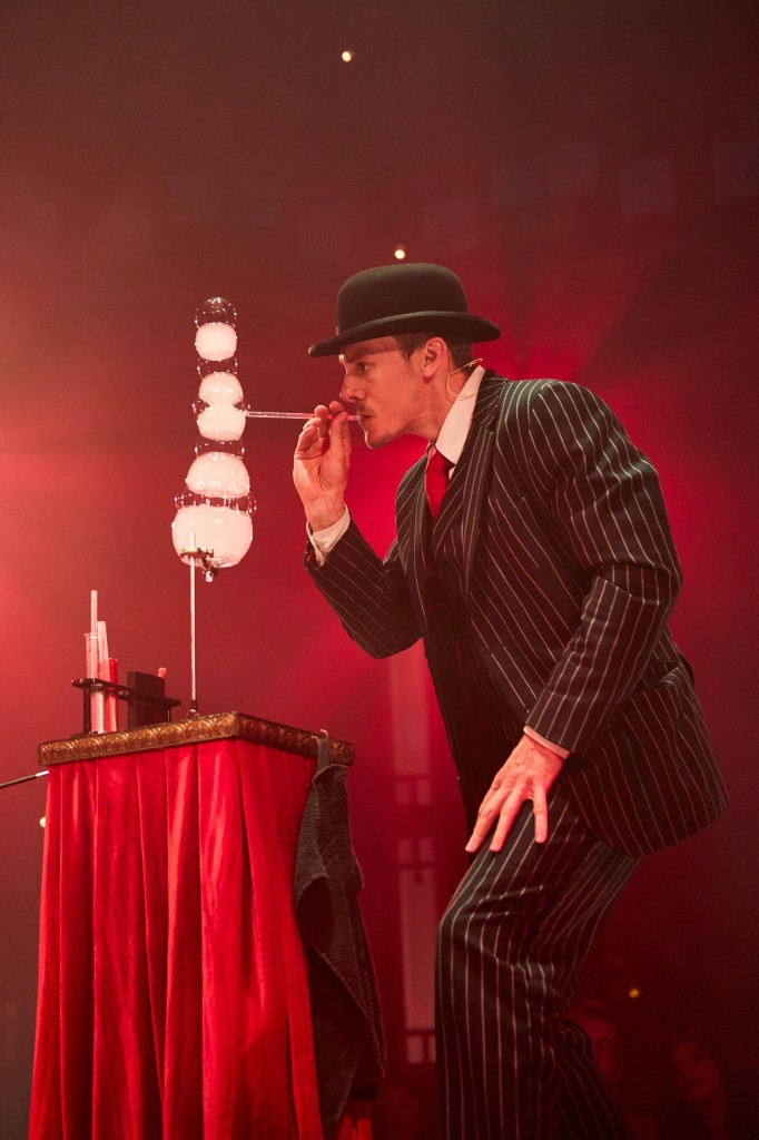 19 La Soirée Leicester Square Denis Lock credit Brinkhoff-Moegenburg 452.jpg