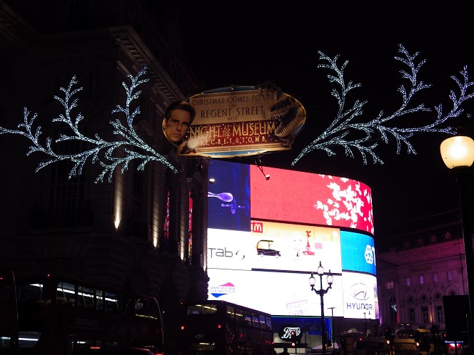 Bola Christmas lights ONIN