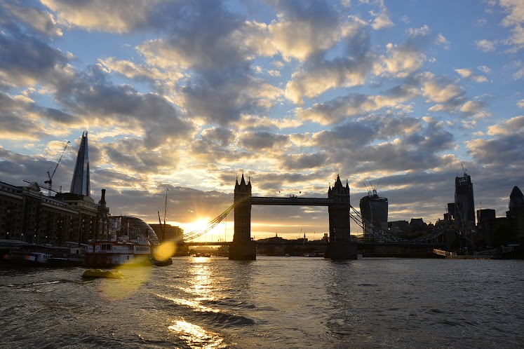 Bola Tower Bridge ONIN