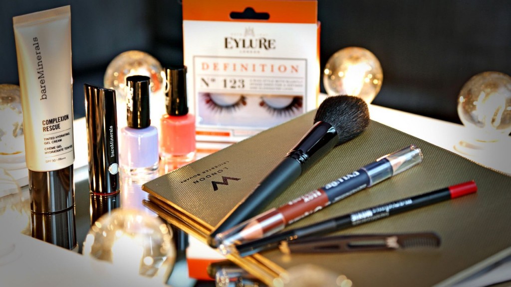 W-London-Finishing-Touches-for-London-Fasion-Week