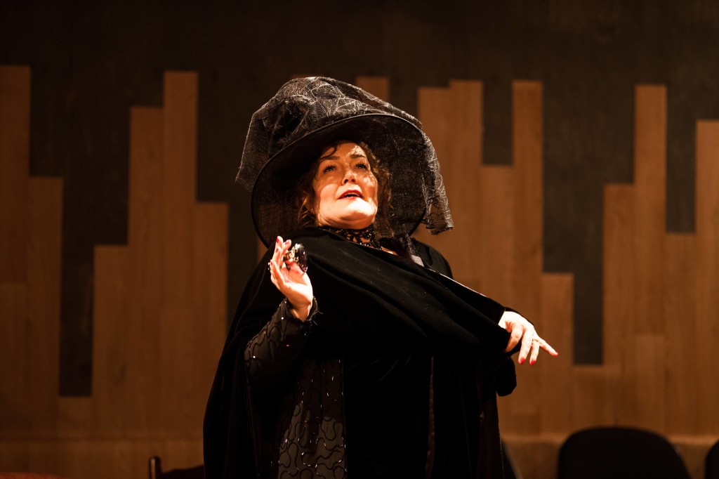 julie_armstrong_in_s_K5y68