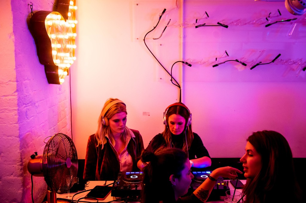 time_out_black_launc_YSs5v