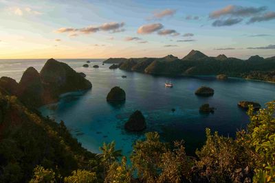 Liveaboard in Raja Ampat, the Coral Triangle of Indonesia