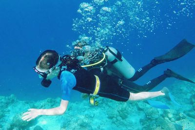 Exploring the reef on the Bubblemaker course