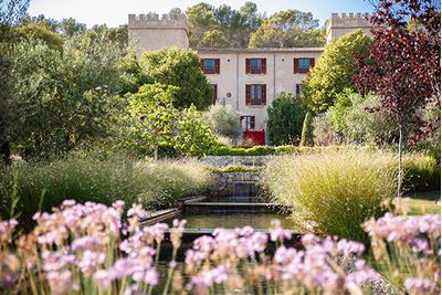 The entrance and garden at Castell son Claret
