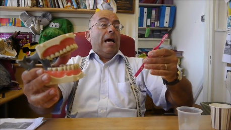 איך נכון לצחצח שיניים. מל בתבל