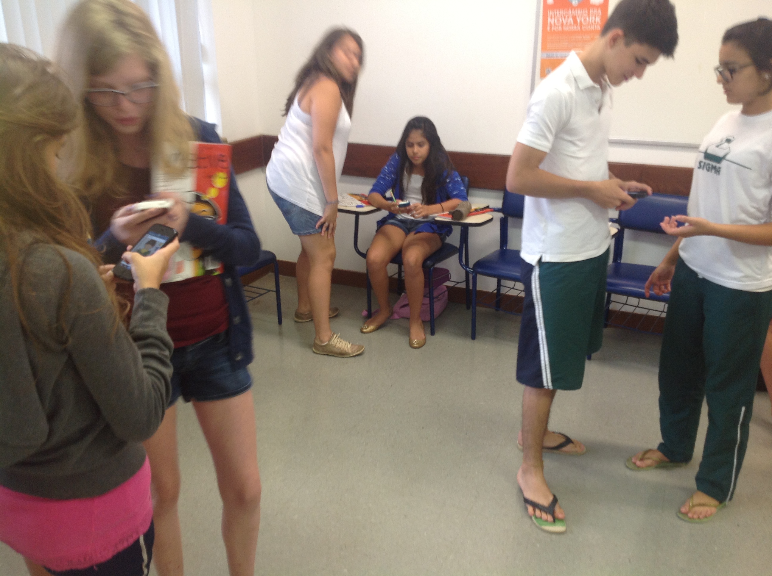 Tendências em Tecnologia Educacional e Educação a Distância: o celular no cotidiano escolar by Vinicius Lemos - Illustrated by Vinicius Lemos - Ourboox.com