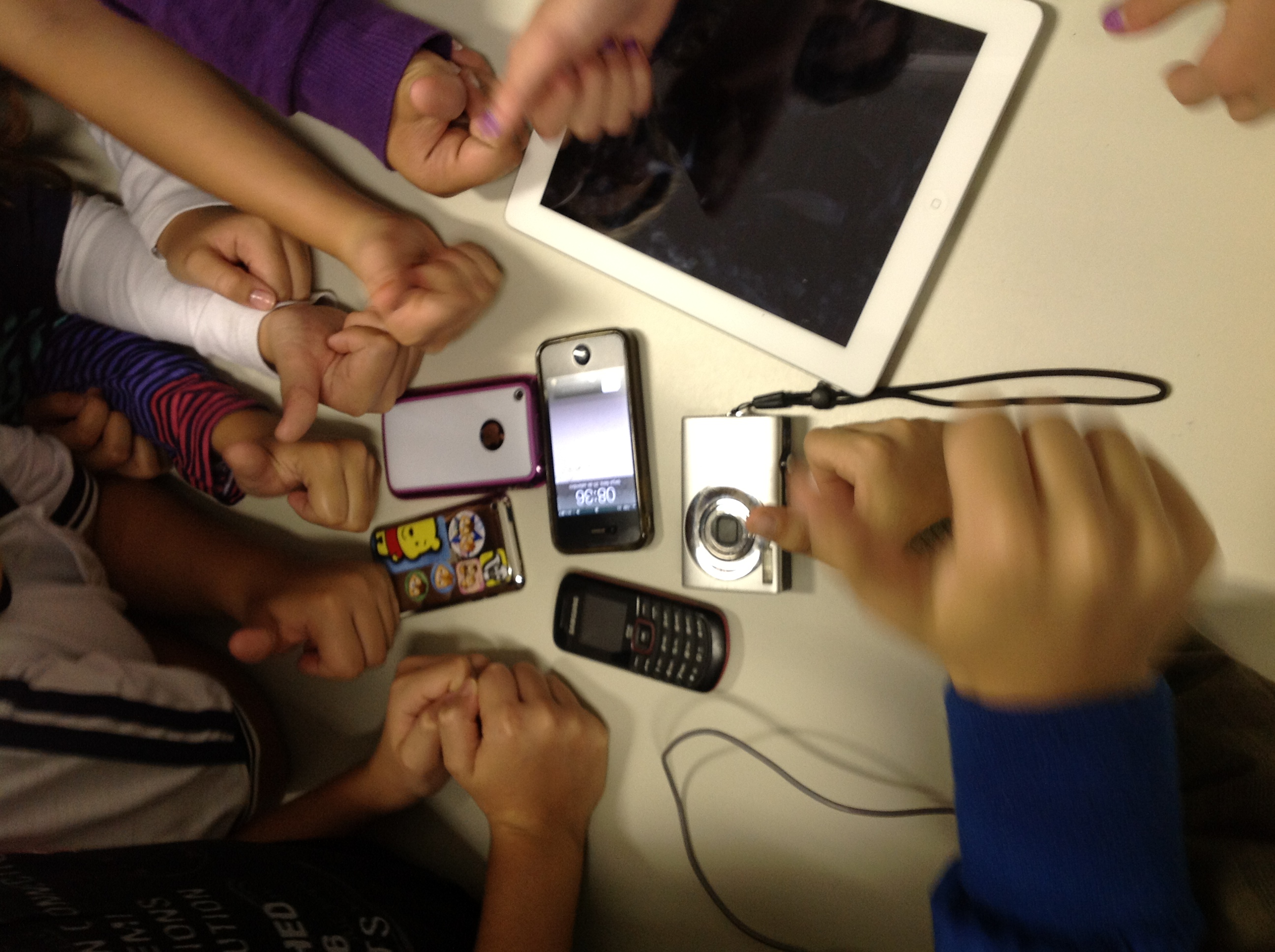 Tendências em Tecnologia Educacional e Educação a Distância: o celular no cotidiano escolar by Vinicius Lemos - Illustrated by Vinicius Lemos - Ourboox.com