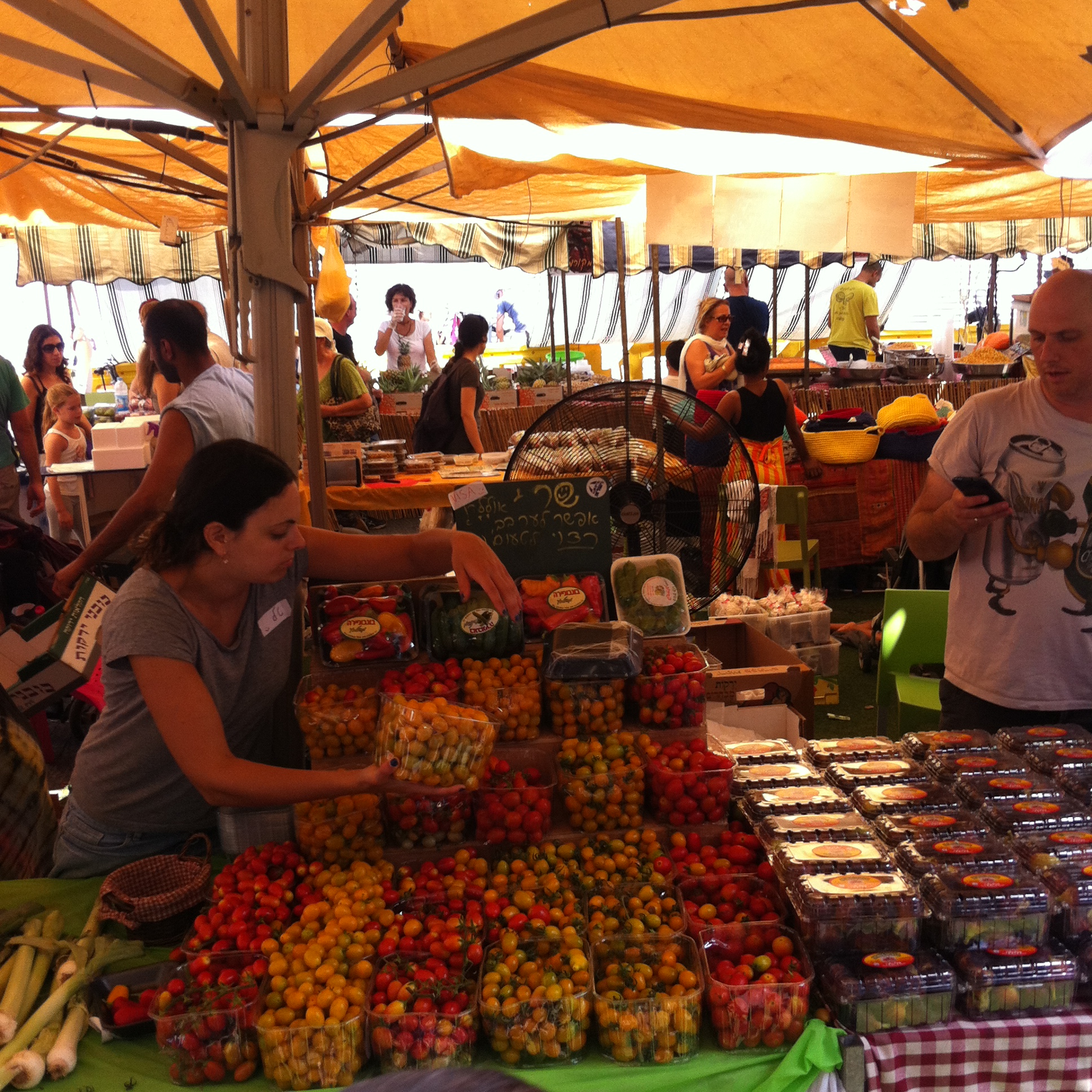 The Tel Aviv Farmers’ Market by Mel Rosenberg - מל רוזנברג - Ourboox.com