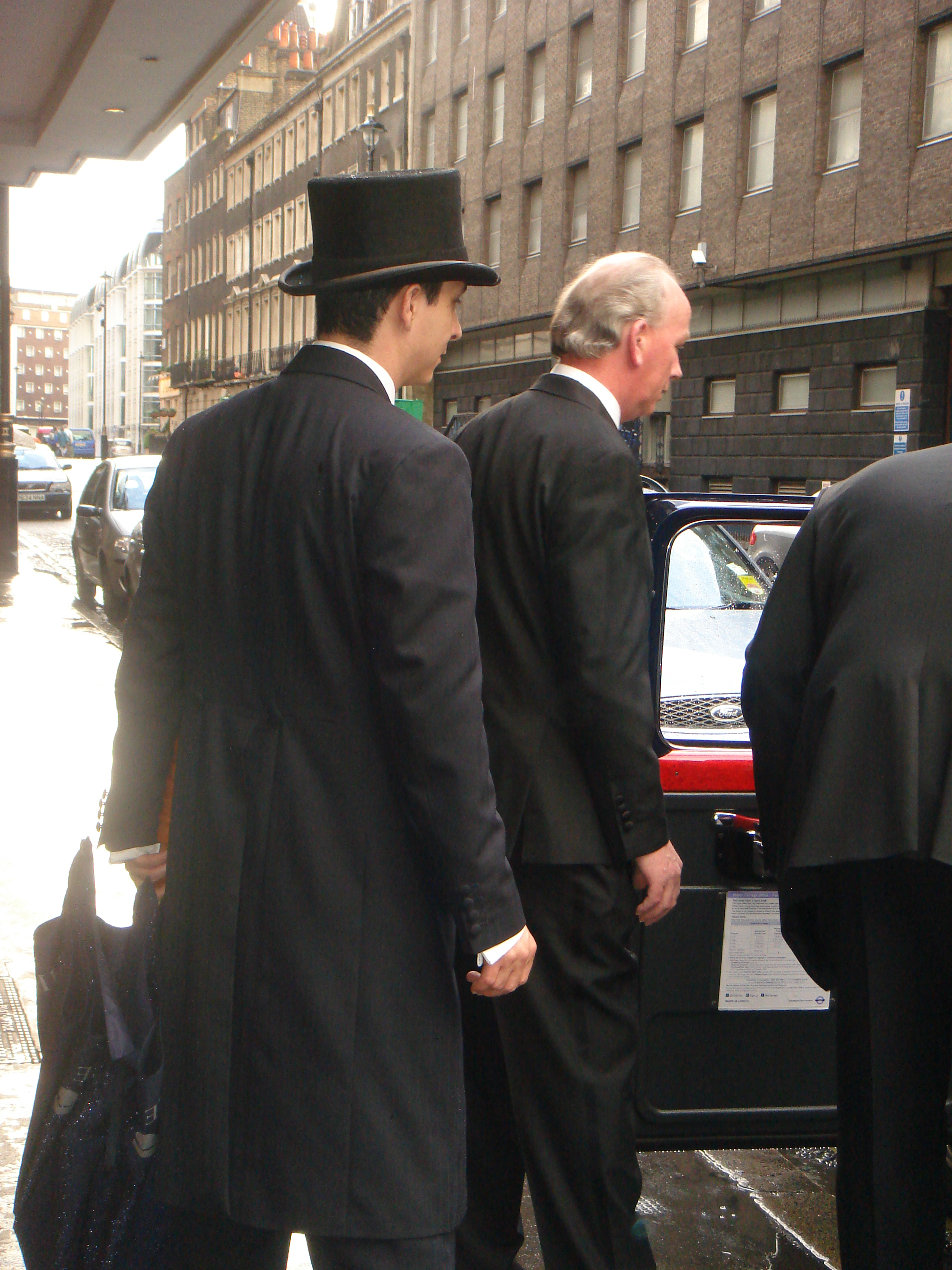 Black suit in London קסם שחור בלונדון by Shulamit Sapir-Nevo - Ourboox.com