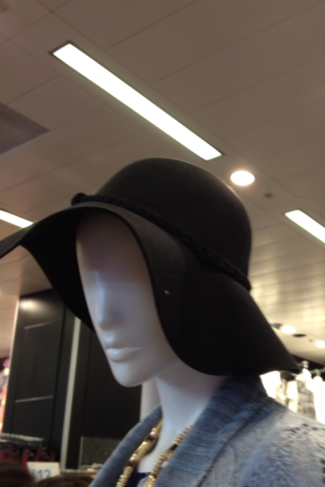 Black suit in London קסם שחור בלונדון by Shulamit Sapir-Nevo - Ourboox.com
