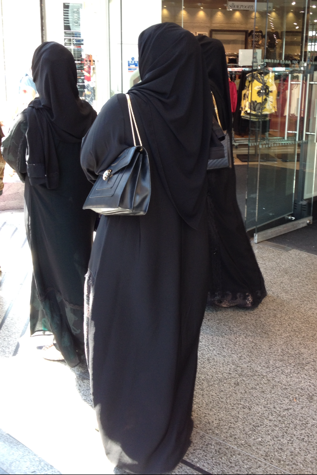 Black suit in London קסם שחור בלונדון by Shulamit Sapir-Nevo - Ourboox.com