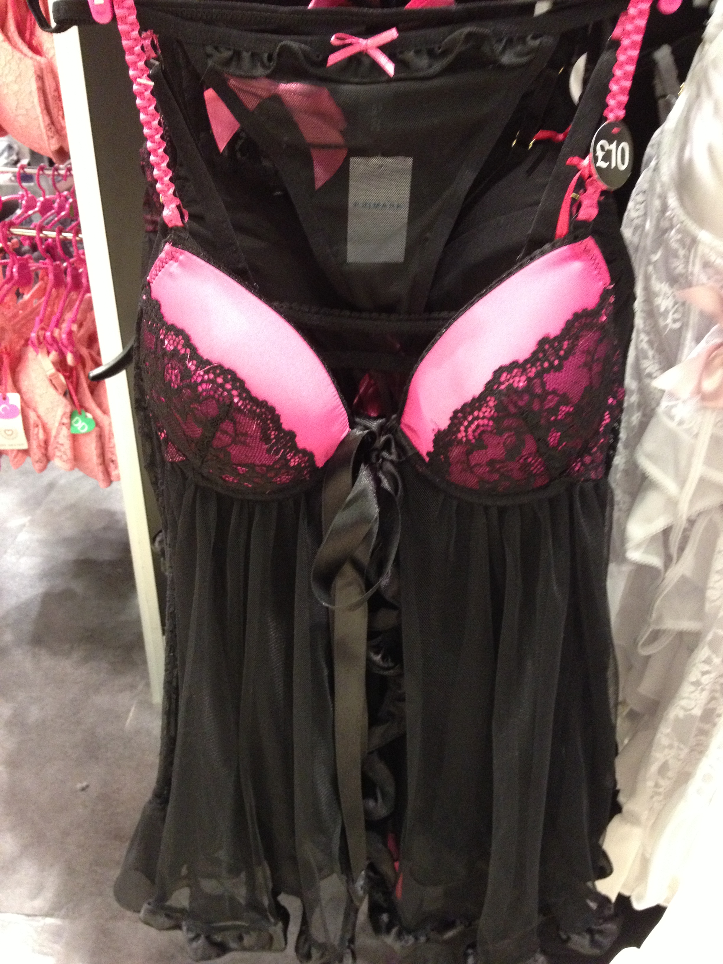Black suit in London קסם שחור בלונדון by Shulamit Sapir-Nevo - Ourboox.com