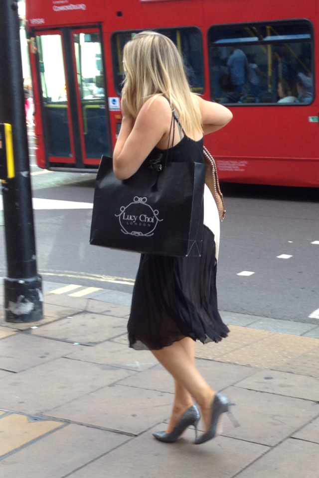 Black suit in London קסם שחור בלונדון by Shulamit Sapir-Nevo - Ourboox.com