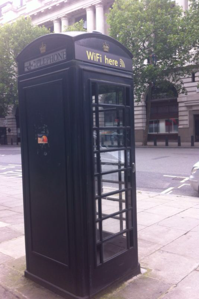Black suit in London קסם שחור בלונדון by Shulamit Sapir-Nevo - Ourboox.com