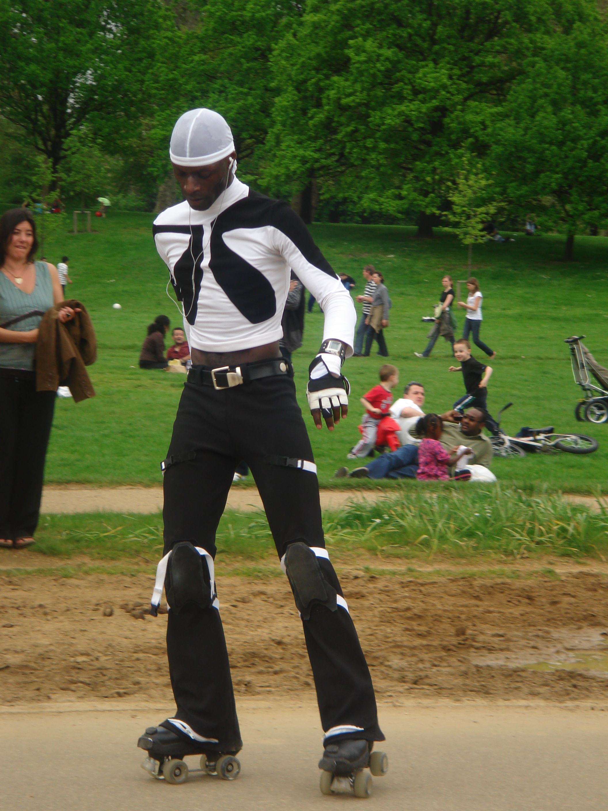 Black suit in London קסם שחור בלונדון by Shulamit Sapir-Nevo - Ourboox.com