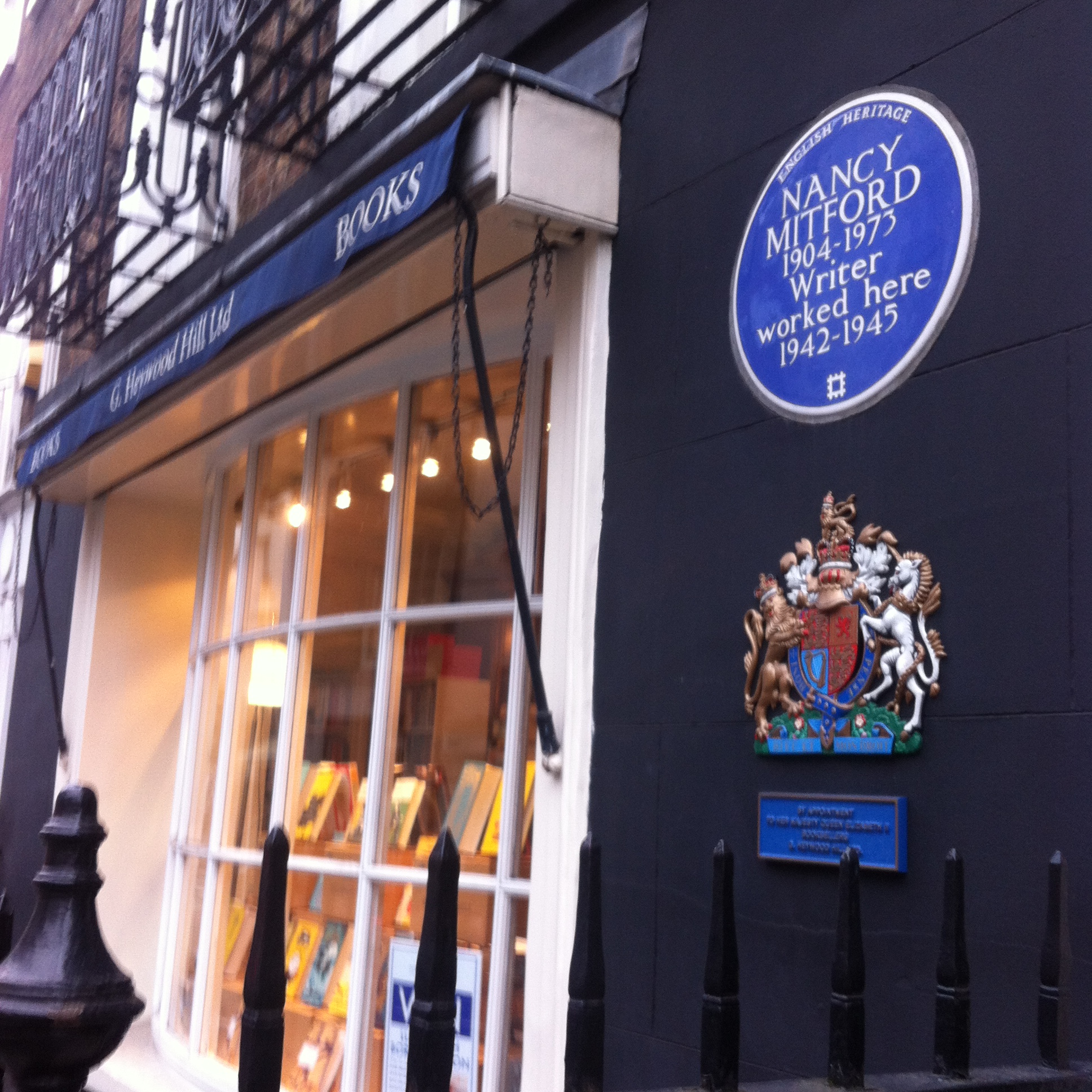 Signs of the Thames by Mel Rosenberg - מל רוזנברג - Ourboox.com