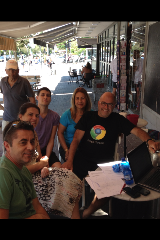 סיגל מגן יוצרת בוורוד צבעים ומילים by Shuli Sapir-Nevo Photo and Motto - Ourboox.com