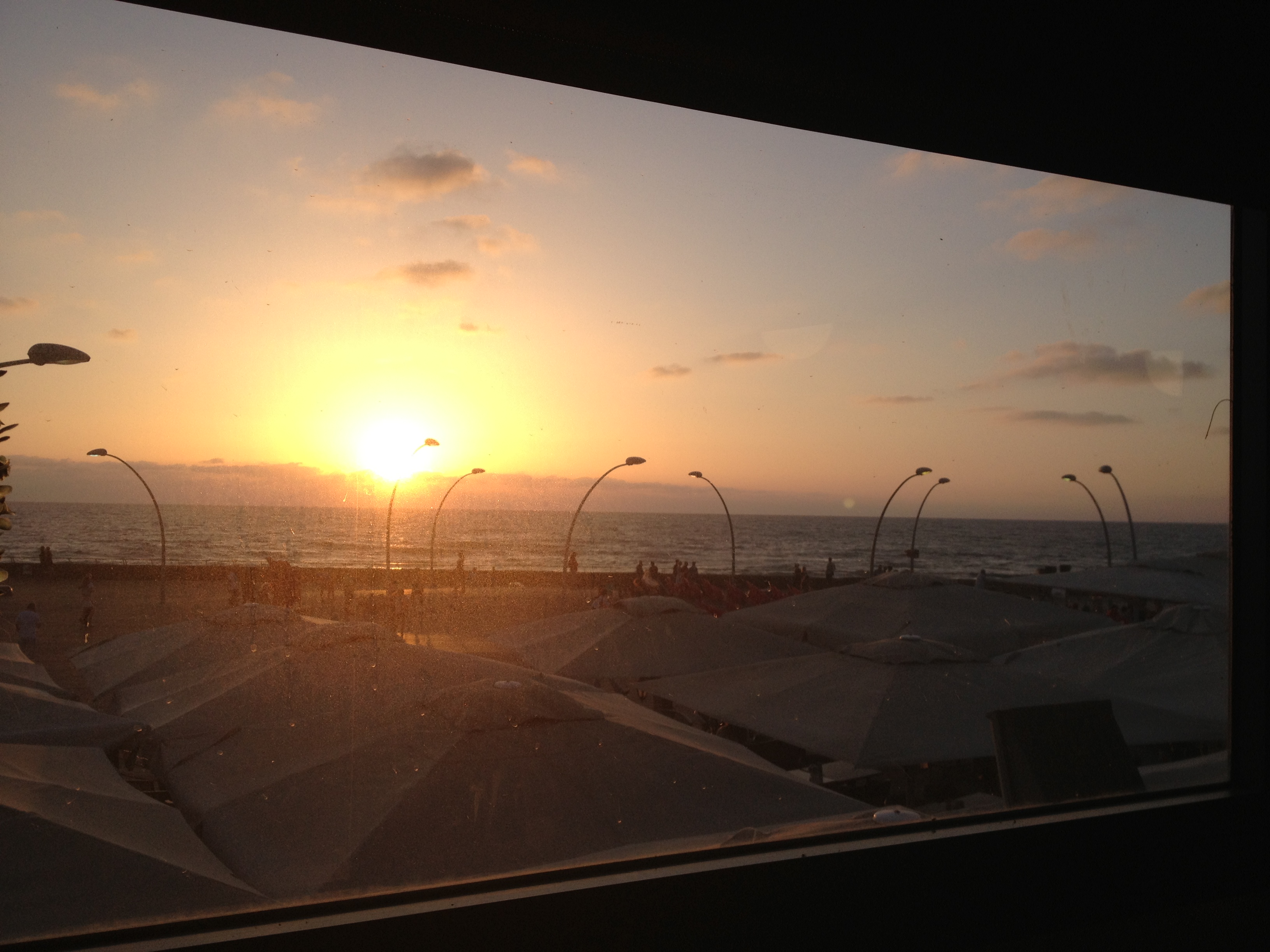 המשורר/ הסופר הבועט –אמנון יוגד Amnon Yoged by Shuli Sapir-Nevo Photo and Motto - Ourboox.com