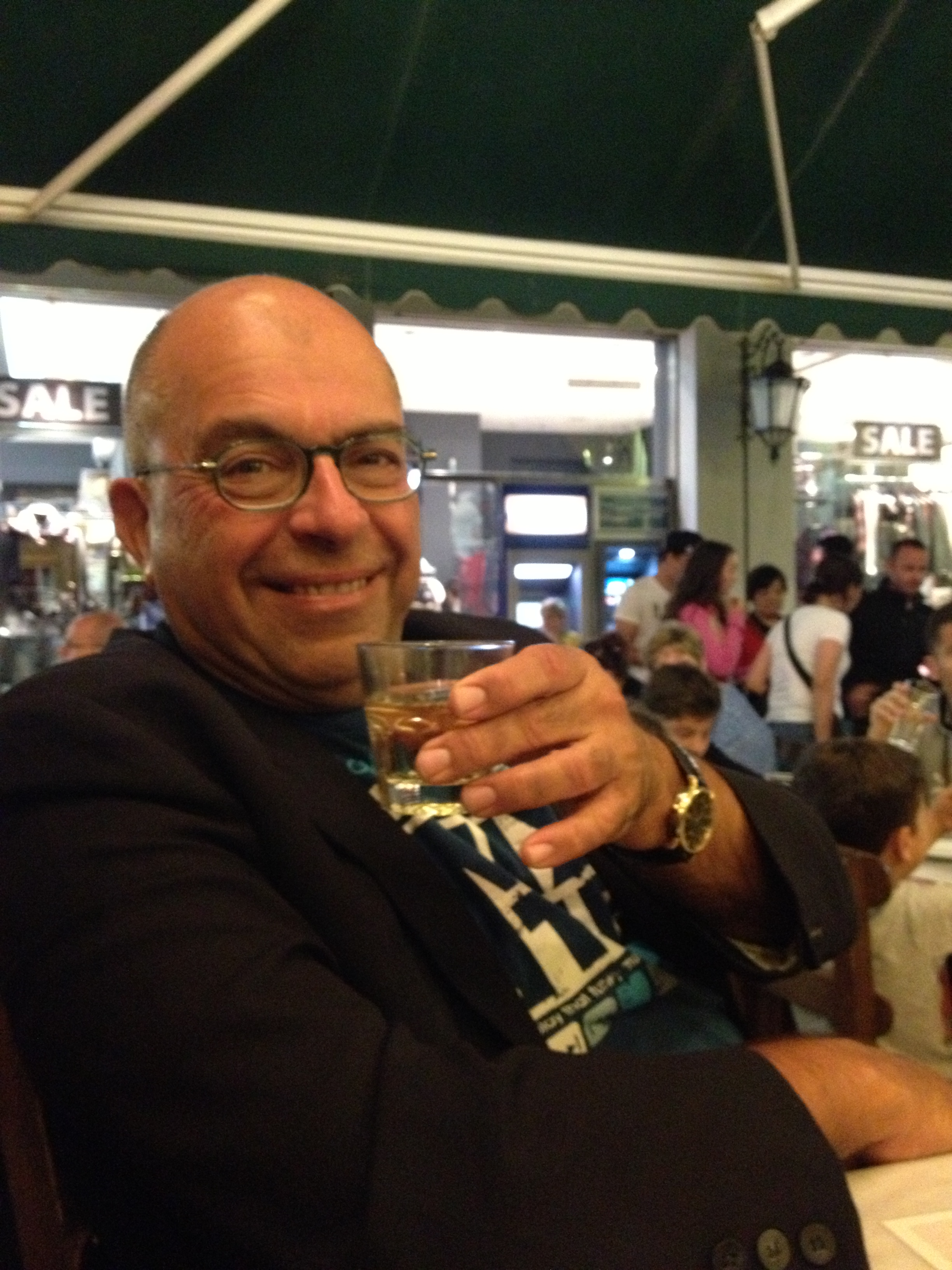 Making friends in Athens- Maiandros* κανοντας φίλους στην Αθήνα by Shuli Sapir-Nevo Photo and Motto - Illustrated by Photos by Shulamit Sapir-Nevo - Ourboox.com