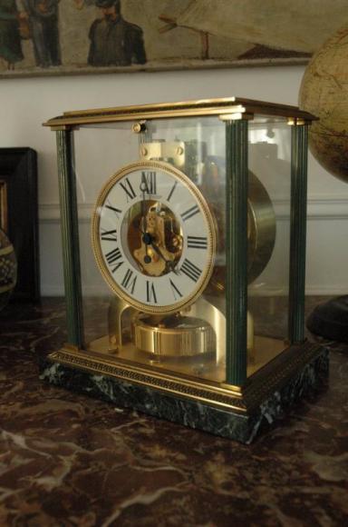 L’horologe Pendant le Temps by Sara Dazin - Illustrated by Sara Dazin - Ourboox.com