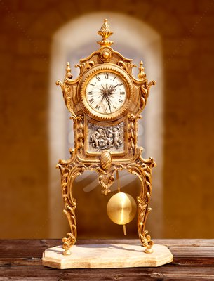 L’horologe Pendant le Temps by Sara Dazin - Illustrated by Sara Dazin - Ourboox.com