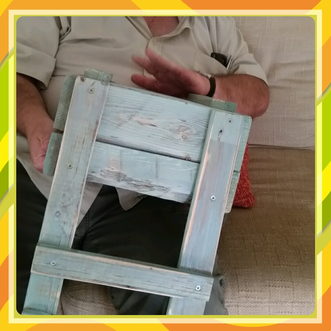 מה אפשר לעשות עם כסא? by Sigal Magen - Illustrated by צילומים: סיגל מגן ועפר עציון. - Ourboox.com