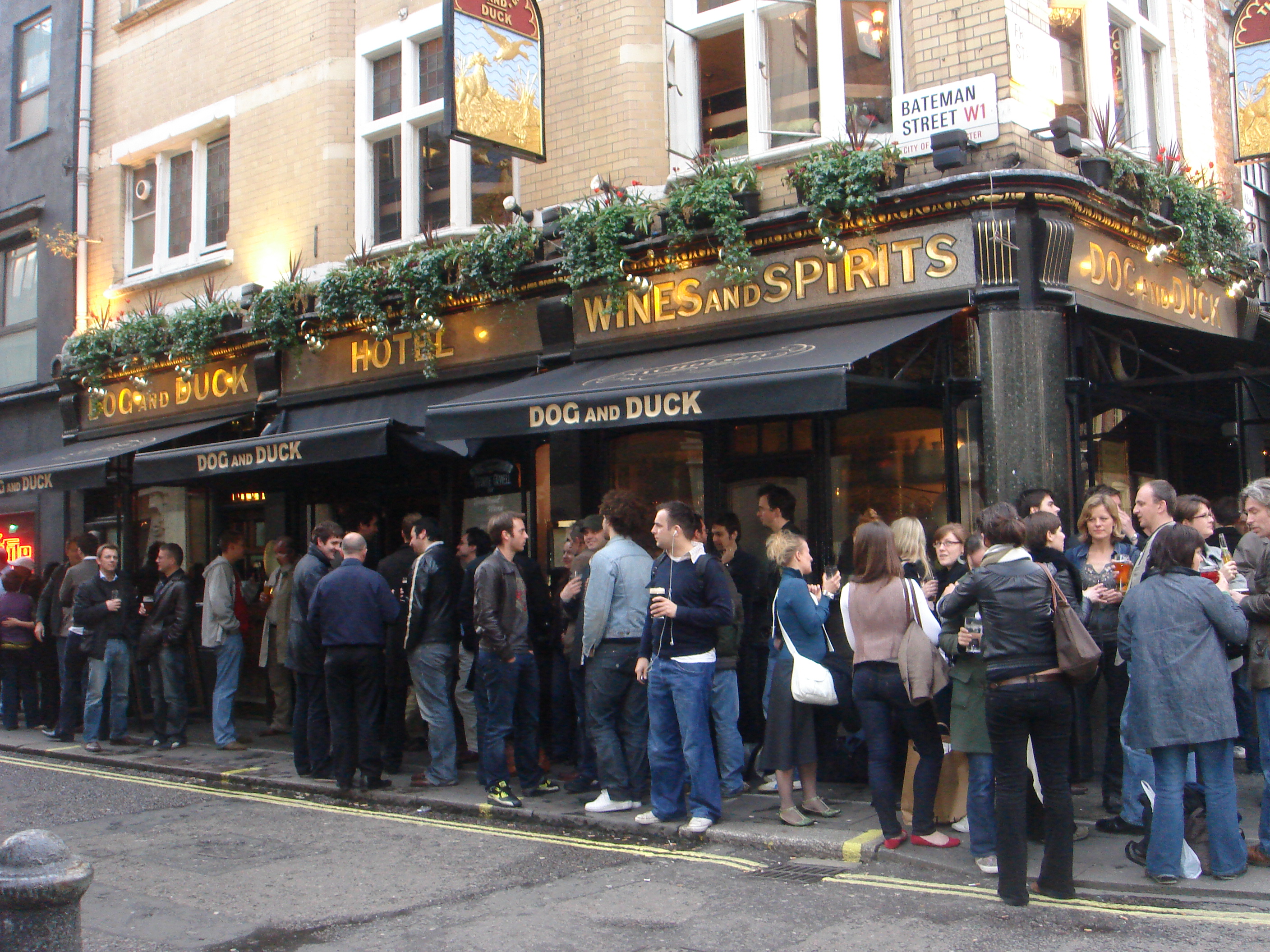 London Time by Shuli Sapir-Nevo Photo and Motto - Illustrated by Shulamit Sapir-Nevo - Ourboox.com