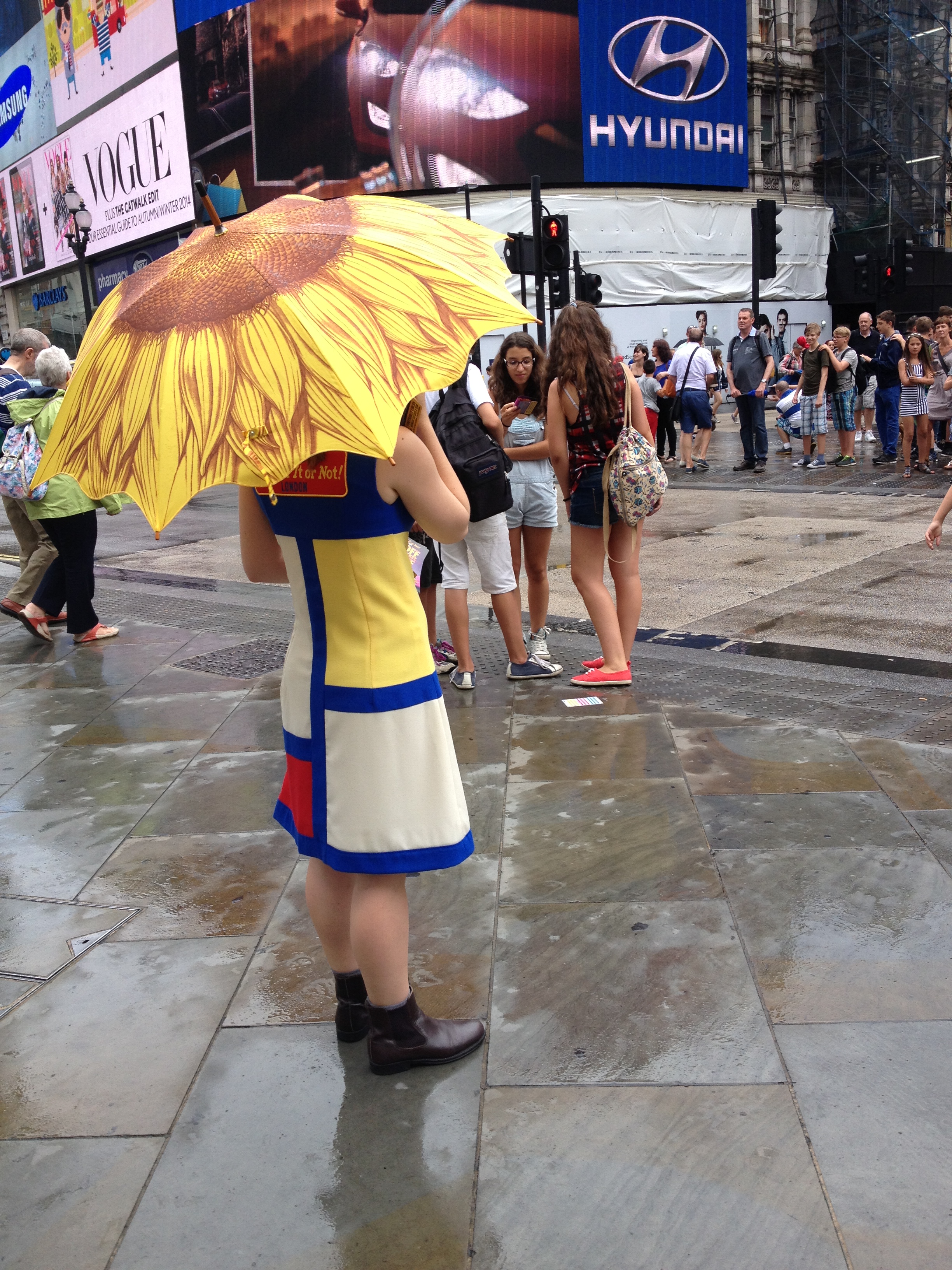 London Time by Shuli Sapir-Nevo Photo and Motto - Illustrated by Shulamit Sapir-Nevo - Ourboox.com