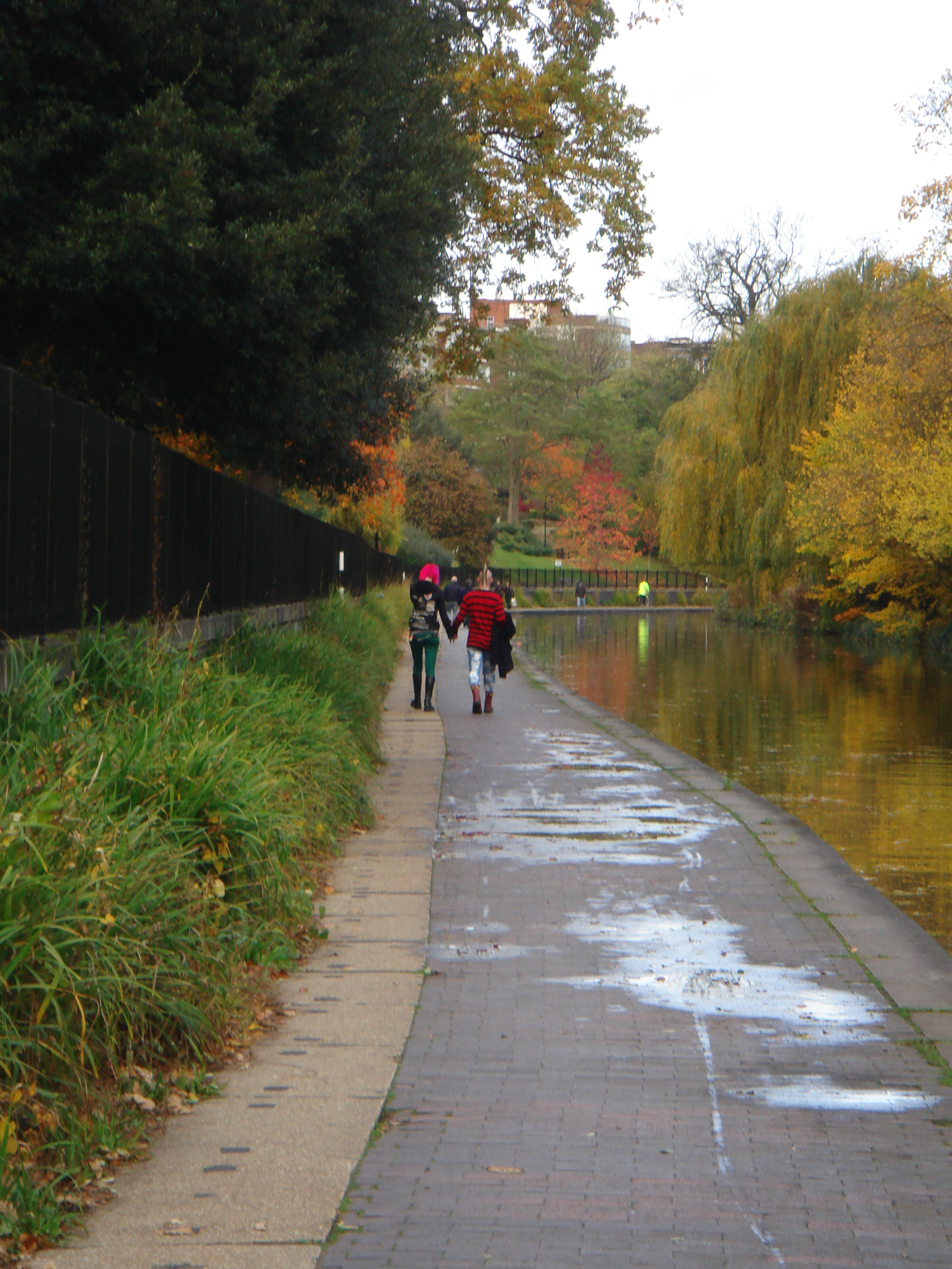 Autumn in London by Shuli Sapir-Nevo Photo and Motto - Illustrated by Shulamit Sapir-Nevo - Ourboox.com