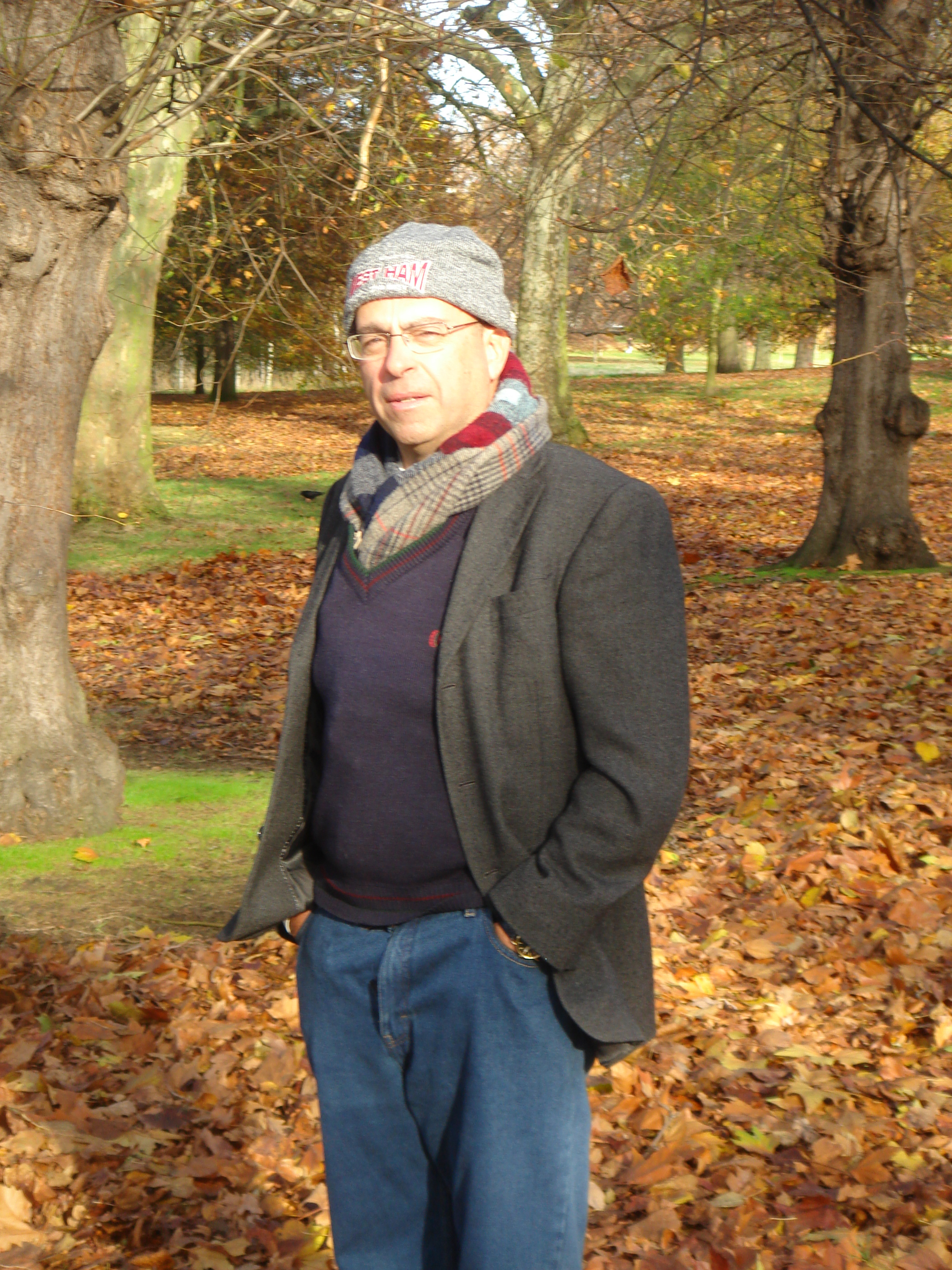 Autumn in London by Shuli Sapir-Nevo Photo and Motto - Illustrated by Shulamit Sapir-Nevo - Ourboox.com