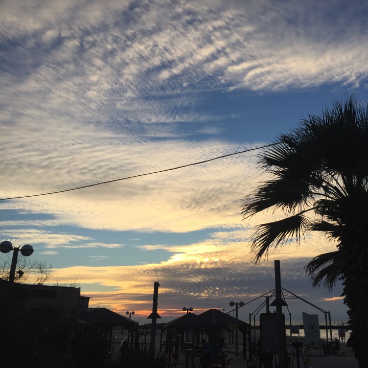 Exploding Skies Over Tel Aviv by Stephen Pohlmann - Illustrated by Stephen Pohlmann - Ourboox.com