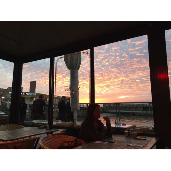 Exploding Skies Over Tel Aviv by Stephen Pohlmann - Illustrated by Stephen Pohlmann - Ourboox.com
