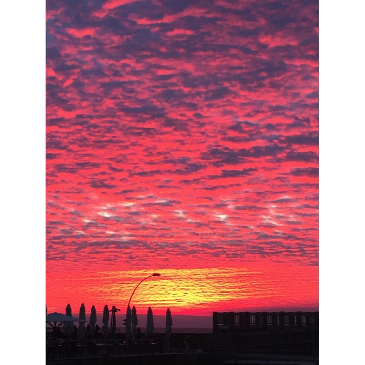 Exploding Skies Over Tel Aviv by Stephen Pohlmann - Illustrated by Stephen Pohlmann - Ourboox.com