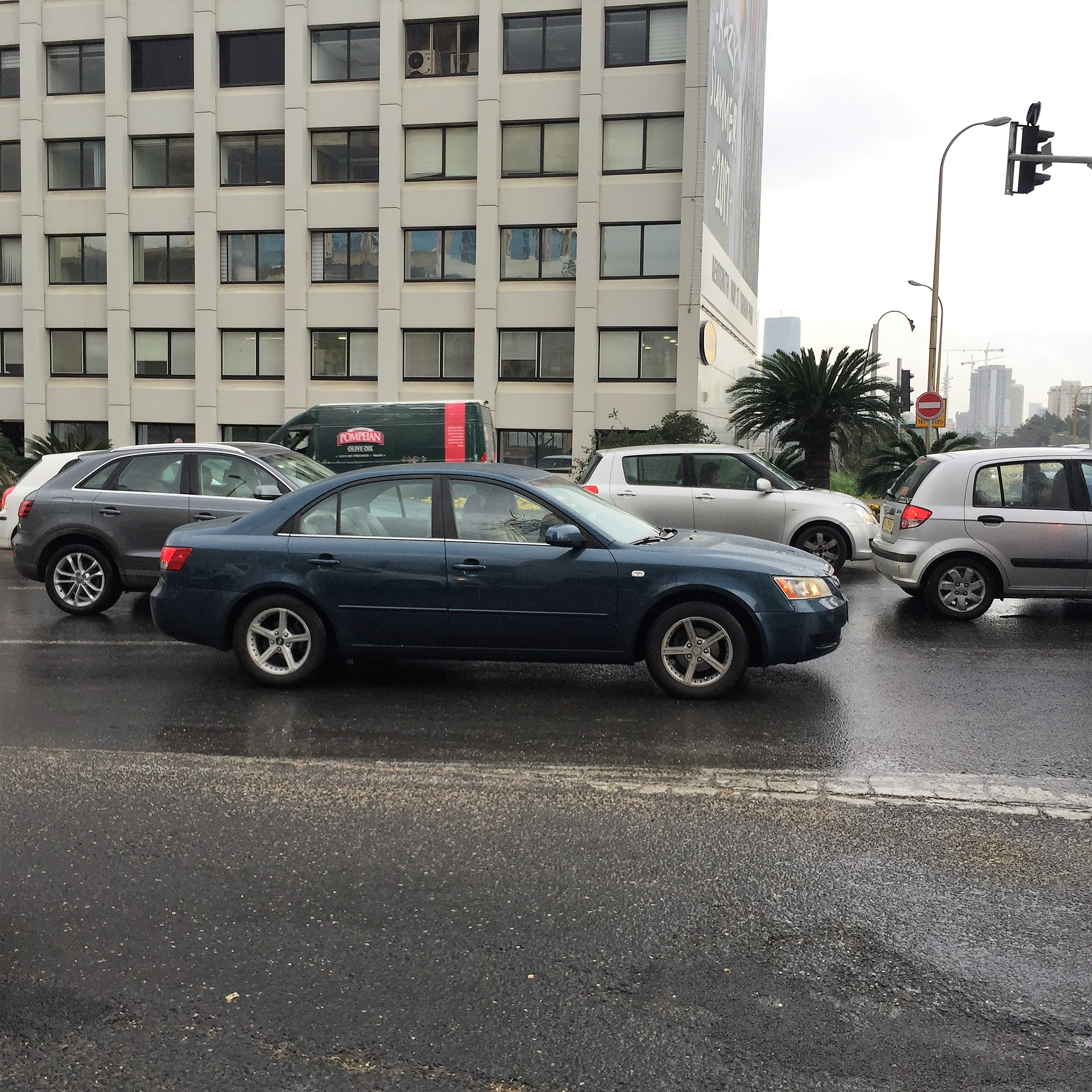 Mel’s 10 Tips on Keeping Busy at a Traffic Light by Mel Rosenberg - מל רוזנברג - Ourboox.com