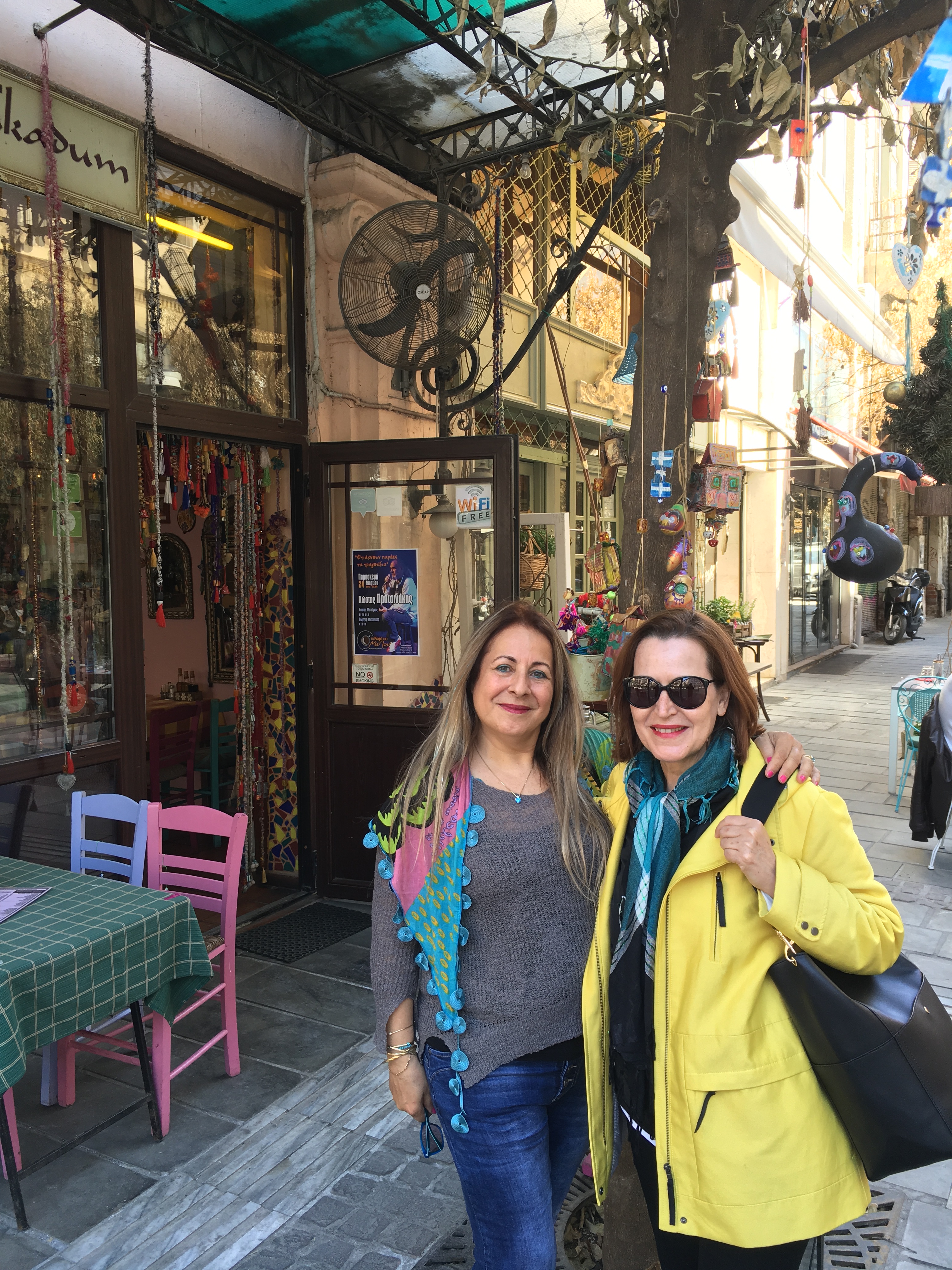 Τα όμορφα χρώματα της Κικη Ιορδανιδου The beautiful colors of Kiki by Shuli Sapir-Nevo Photo and Motto - Illustrated by Κικη Ιορδανιδου- Kiki Iordanidou - Ourboox.com