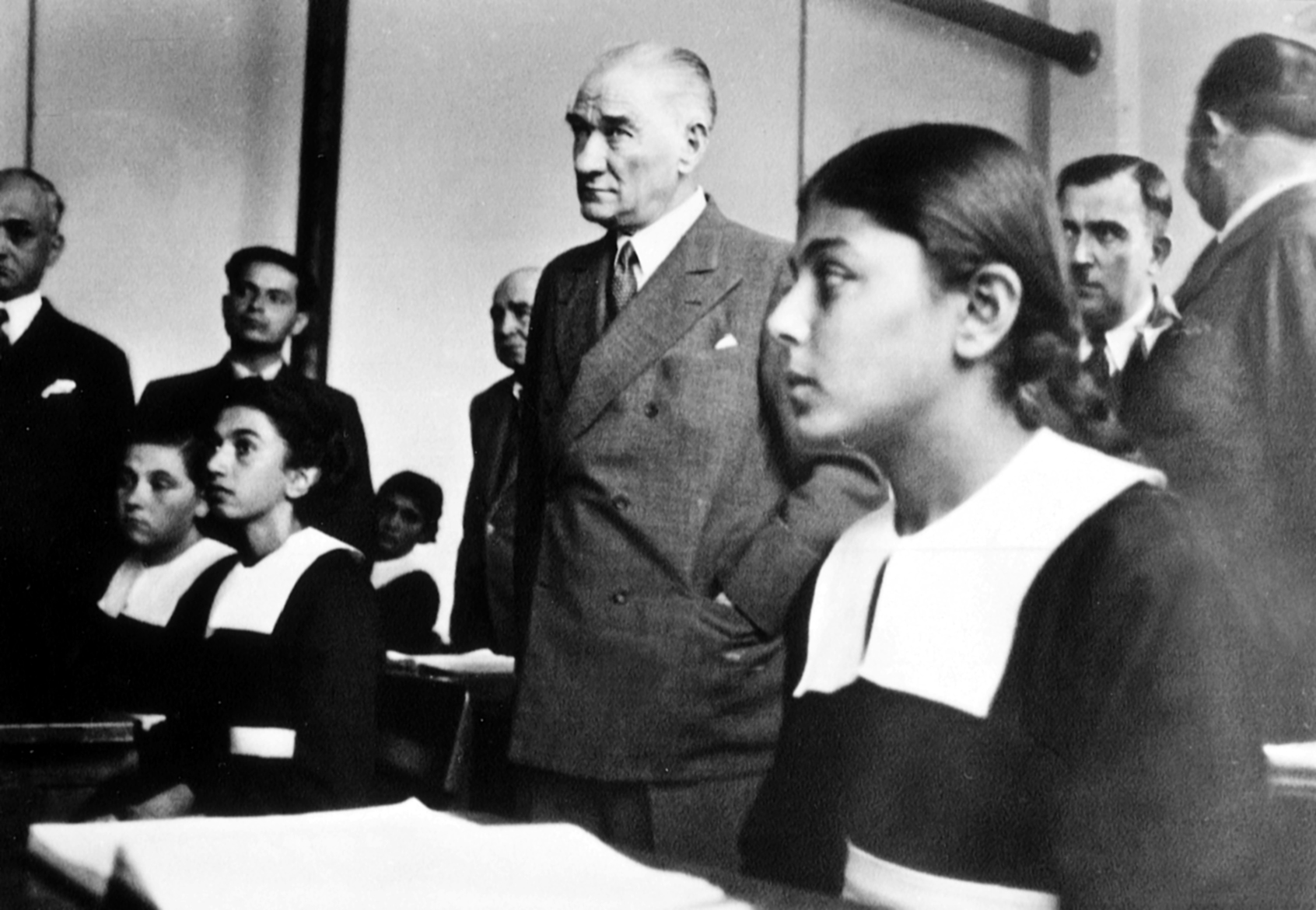 ATATÜRK ve ÇOCUK by ozkaan - Illustrated by Özkan SEYREK (Educator, teacher) - Ourboox.com