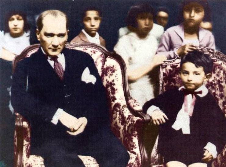 ATATÜRK ve ÇOCUK by ozkaan - Illustrated by Özkan SEYREK (Educator, teacher) - Ourboox.com