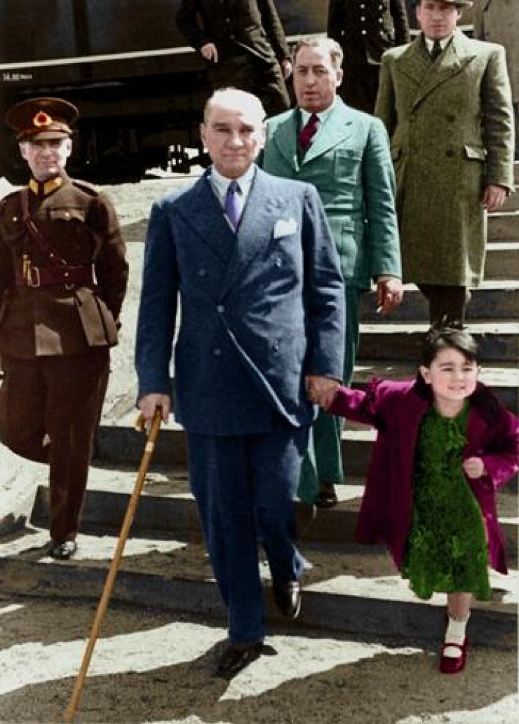 ATATÜRK ve ÇOCUK by ozkaan - Illustrated by Özkan SEYREK (Educator, teacher) - Ourboox.com